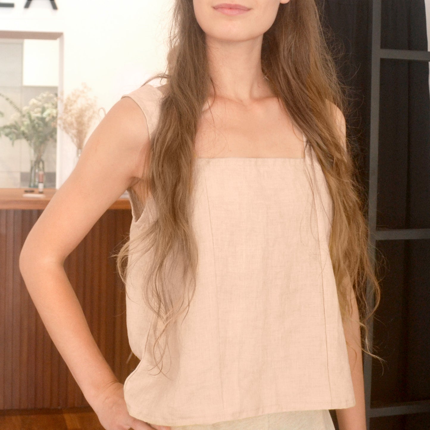 Top de lino teñido con tinte natural color amarillo claro
